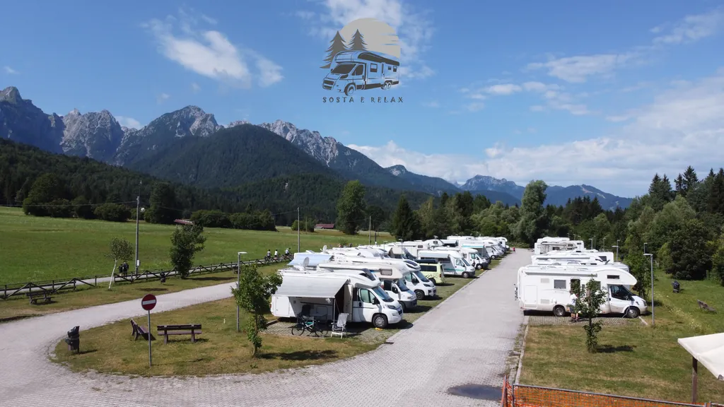 L'area camper di Fusine con le Alpi Giulie sullo sfondo