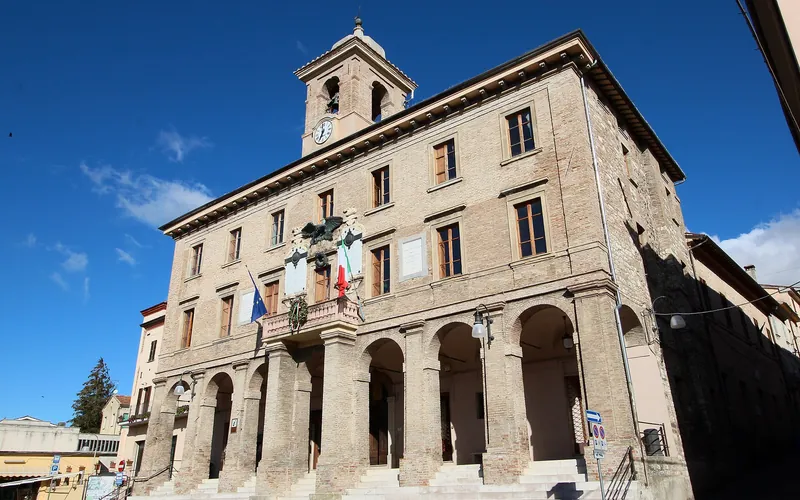 Il Palazzo Comunale di Sigillo, del XII secolo, nel centro storico