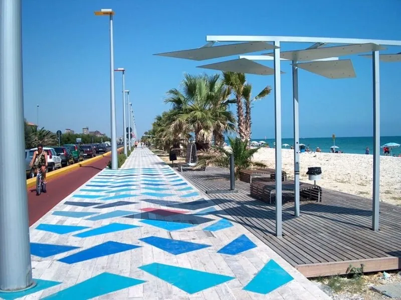 Il lungomare di Porto Sant'Elpidio con la pista ciclabile