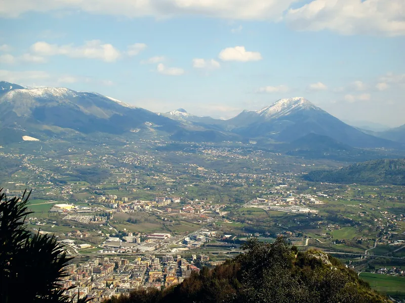 La valle sotto Montecassino vista dall'alto, a due passi da Villa Santa Lucia